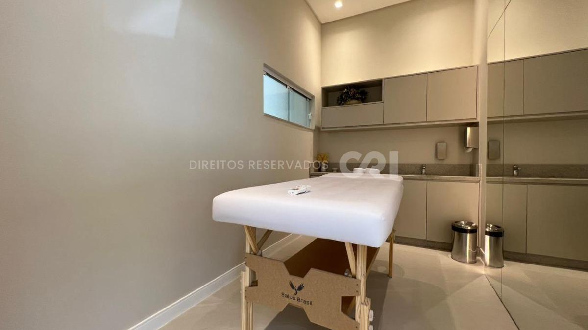 Apartamento com 4 suítes no Grand Provence Residence na Meia Praia, Itapema