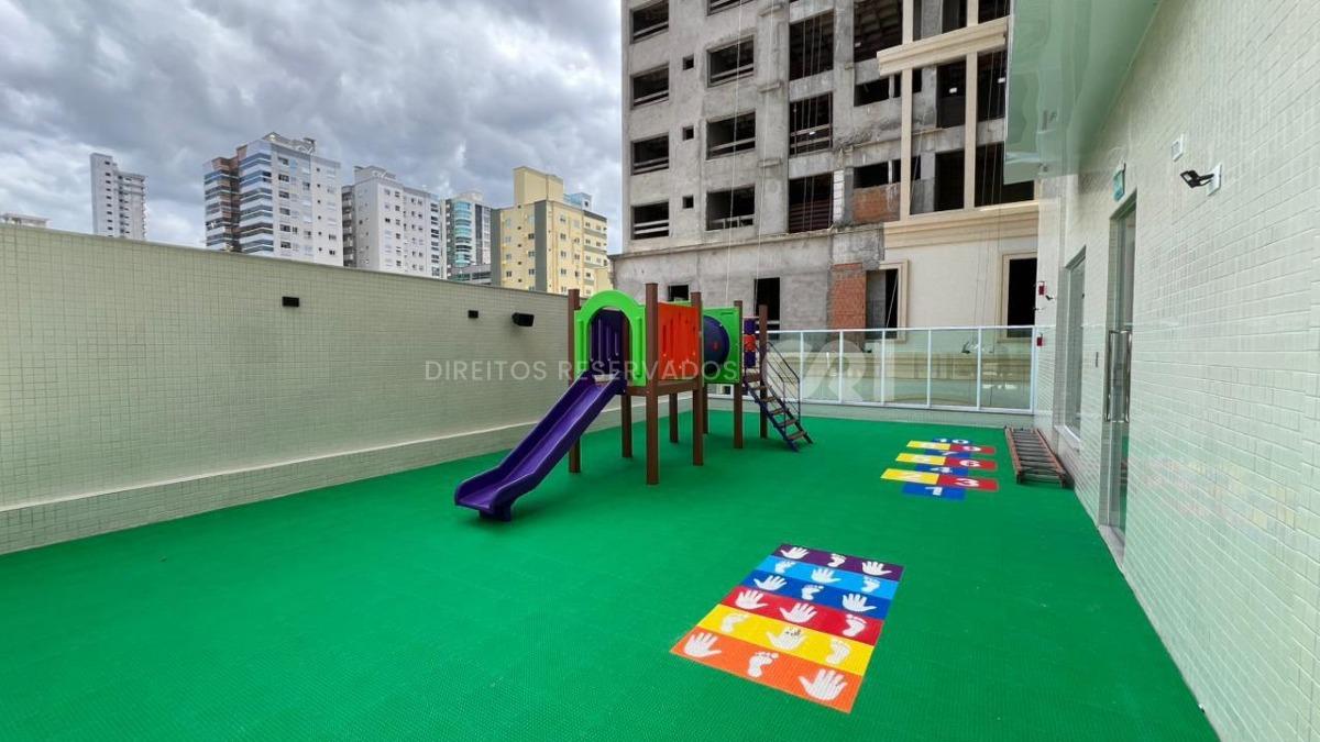 Apartamento com 4 suítes no Grand Provence Residence na Meia Praia, Itapema