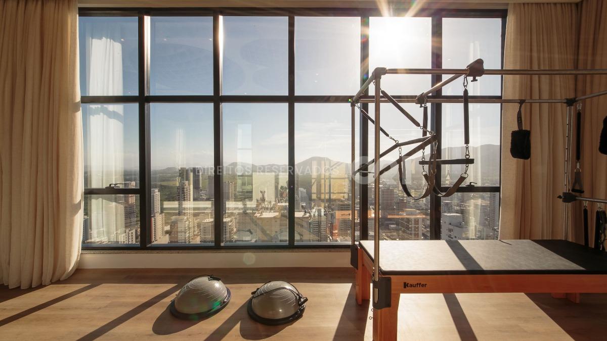 Apartamento com 3 Suítes no Vieiras no Vila Nova em Porto Belo