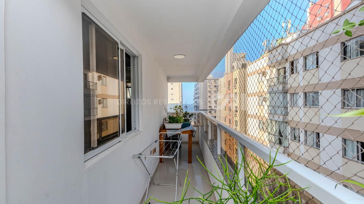 Apartamento com 03 Quartos no Edifício Barcelona no Centro de Balneário Camboriú