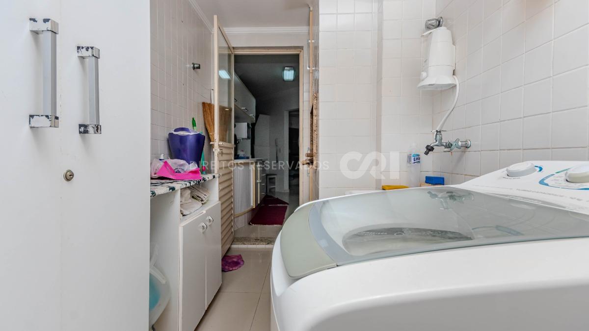 Apartamento com 03 Quartos no Edifício Barcelona no Centro de Balneário Camboriú
