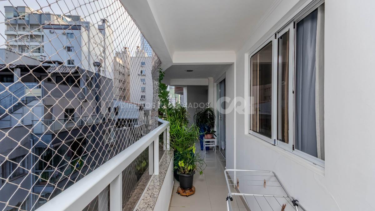 Apartamento com 03 Quartos no Edifício Barcelona no Centro de Balneário Camboriú
