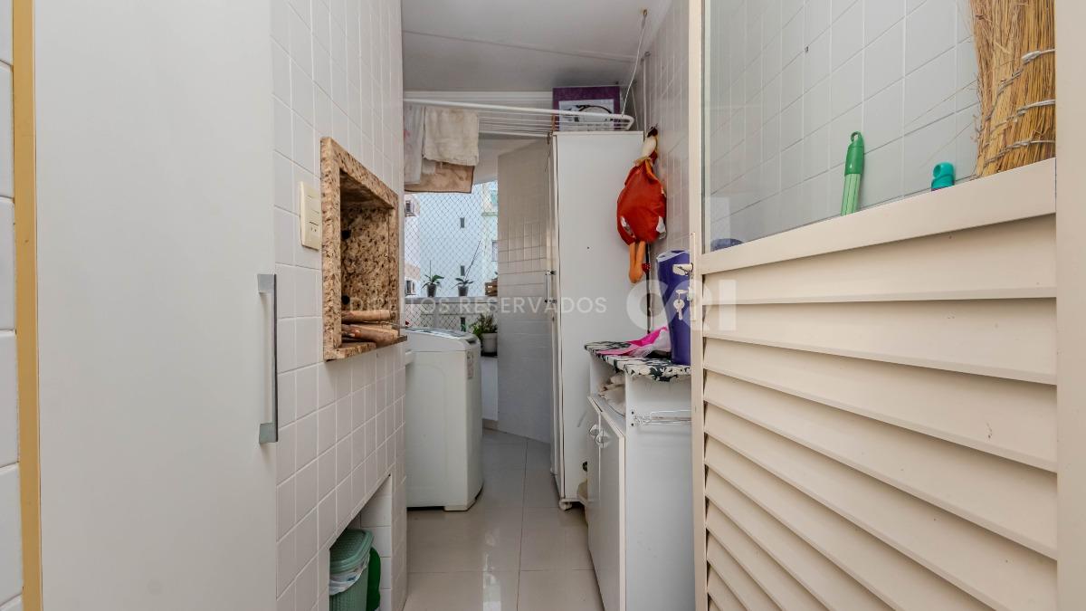 Apartamento com 03 Quartos no Edifício Barcelona no Centro de Balneário Camboriú