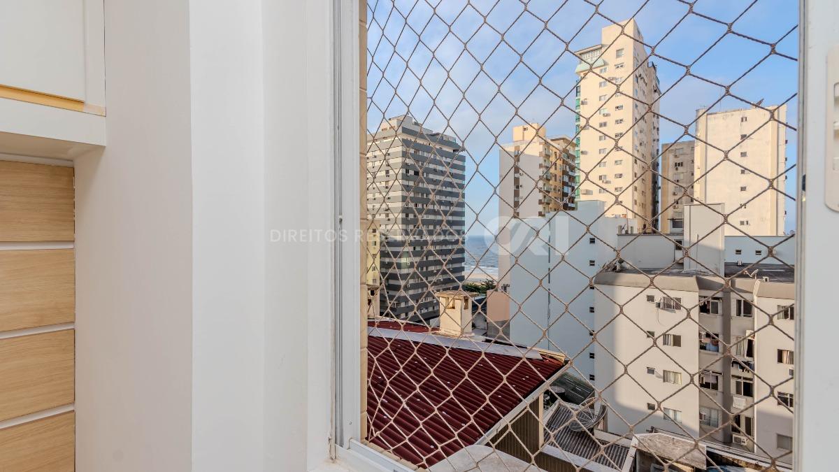 Apartamento com 03 Quartos no Edifício Barcelona no Centro de Balneário Camboriú