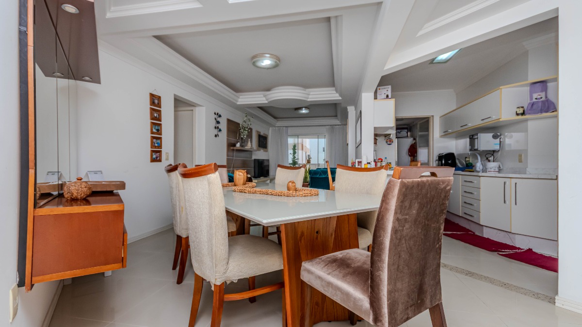 Apartamento com 03 Quartos no Edifício Barcelona no Centro de Balneário Camboriú