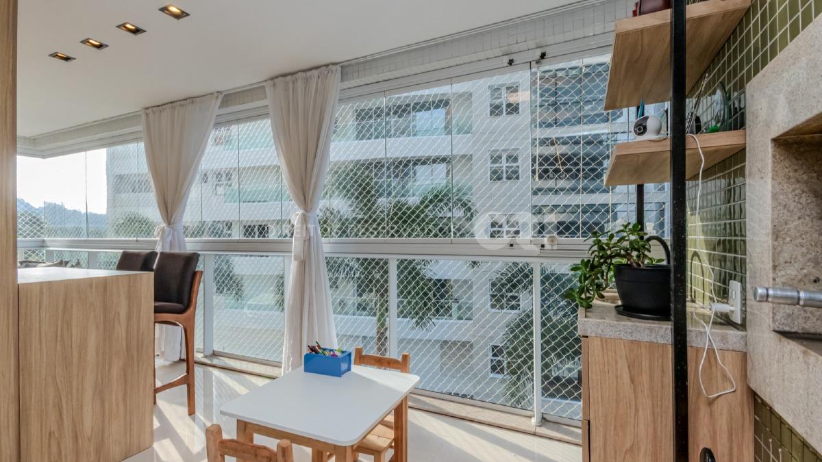 Apartamento mobiliado com 3 suítes no Edifício Amores da Brava na Praia Brava em Itajaí