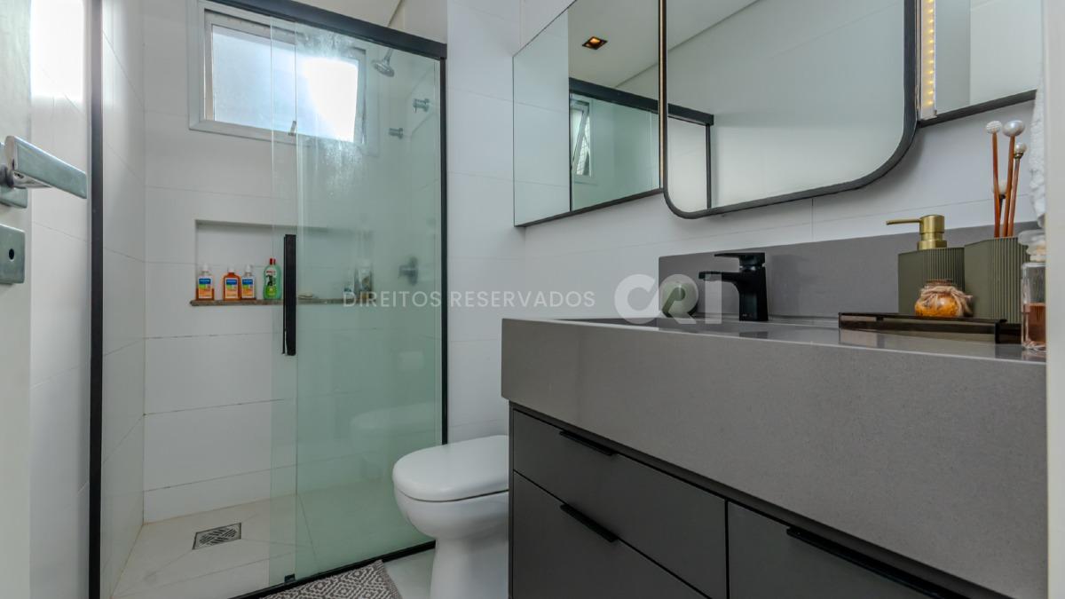 Apartamento mobiliado com 3 suítes no Edifício Amores da Brava na Praia Brava em Itajaí
