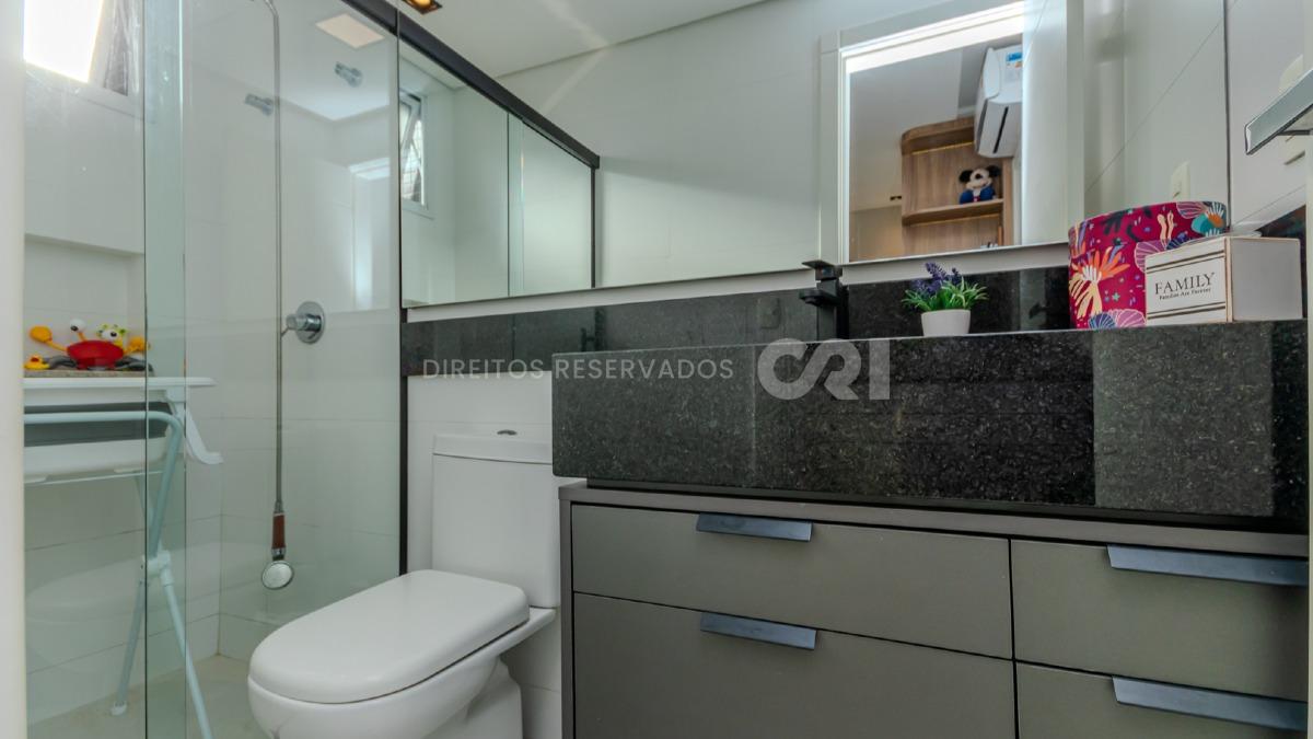 Apartamento mobiliado com 3 suítes no Edifício Amores da Brava na Praia Brava em Itajaí