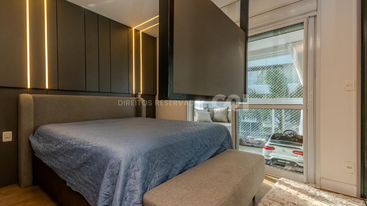 Apartamento mobiliado com 3 suítes no Edifício Amores da Brava na Praia Brava em Itajaí