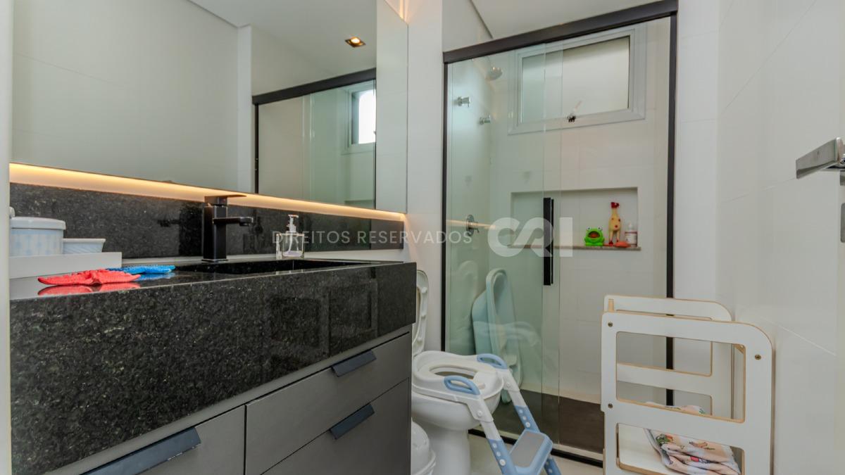 Apartamento mobiliado com 3 suítes no Edifício Amores da Brava na Praia Brava em Itajaí