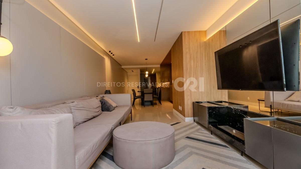 Apartamento mobiliado com 3 suítes no Edifício Amores da Brava na Praia Brava em Itajaí