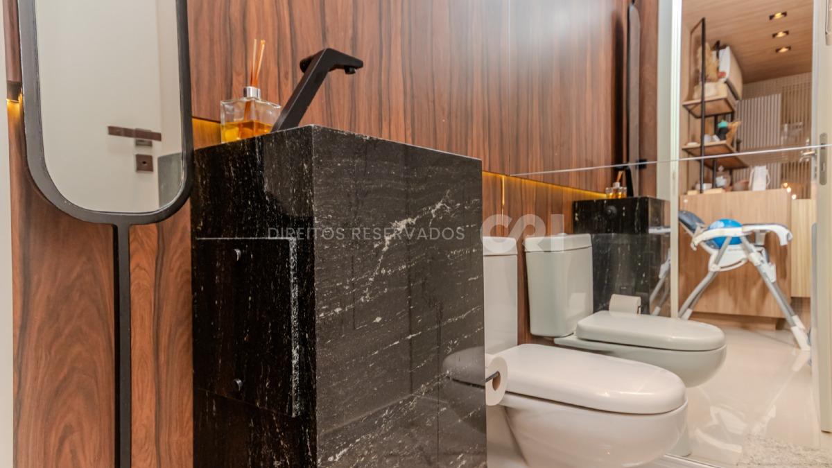 Apartamento mobiliado com 3 suítes no Edifício Amores da Brava na Praia Brava em Itajaí