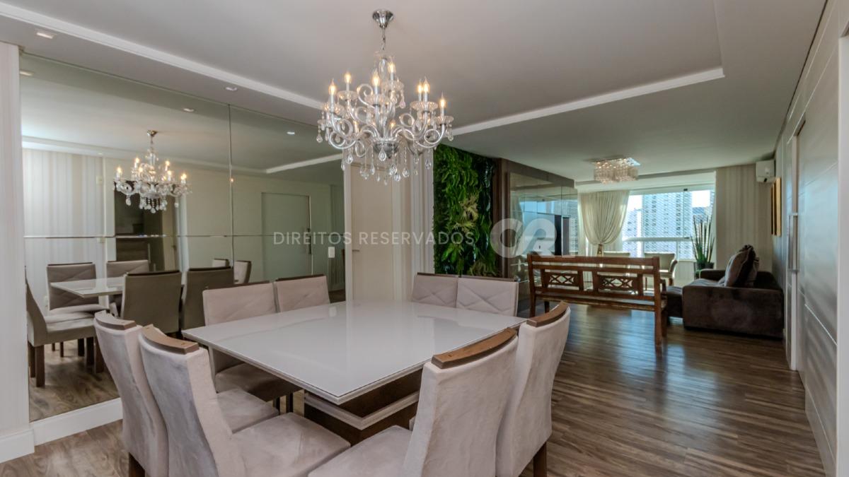 Cobertura Mobiliada com 4 suítes no Solar do Tamarindo no Centro, Balneário Camboriú