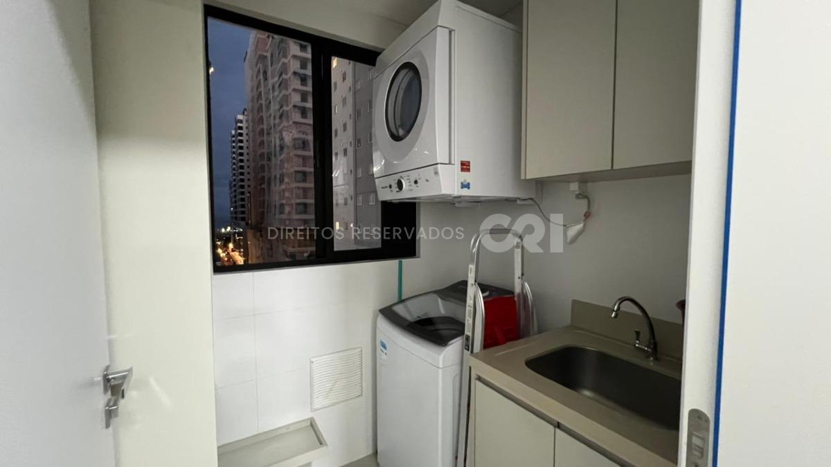 Apartamento com 3 quartos no Edifício Vessel na Meia Praia em Itapema