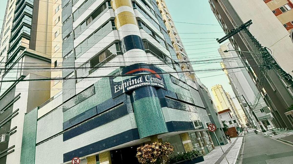 COPA: Apartamento com 3 dormitórios no Esquina Central no Centro de Balneário Camboriú