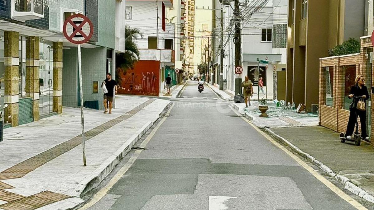 COPA: Apartamento com 3 dormitórios no Esquina Central no Centro de Balneário Camboriú