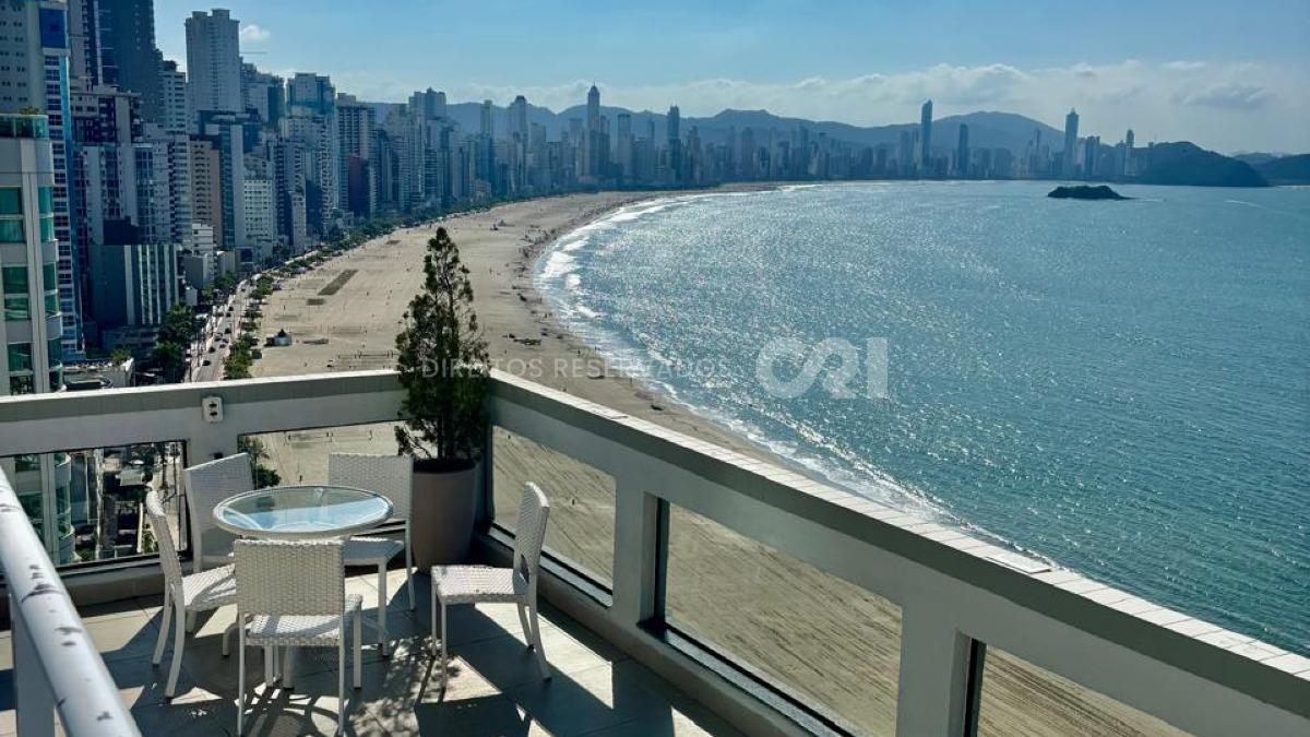 Apartamento com 2 dormitórios sendo 1 suíte no Camboriú Park na Barra Sul em Balneário Camboriú