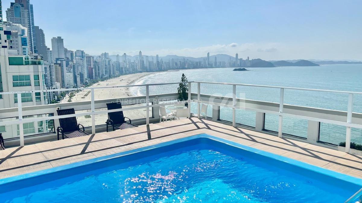 Apartamento com 2 dormitórios sendo 1 suíte no Camboriú Park na Barra Sul em Balneário Camboriú