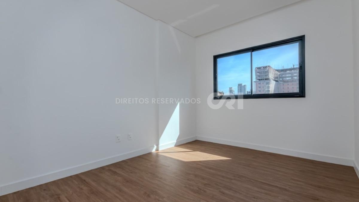 Apartamento com 3 suítes no Edifício Dom Lucca em Perequê, Porto Belo