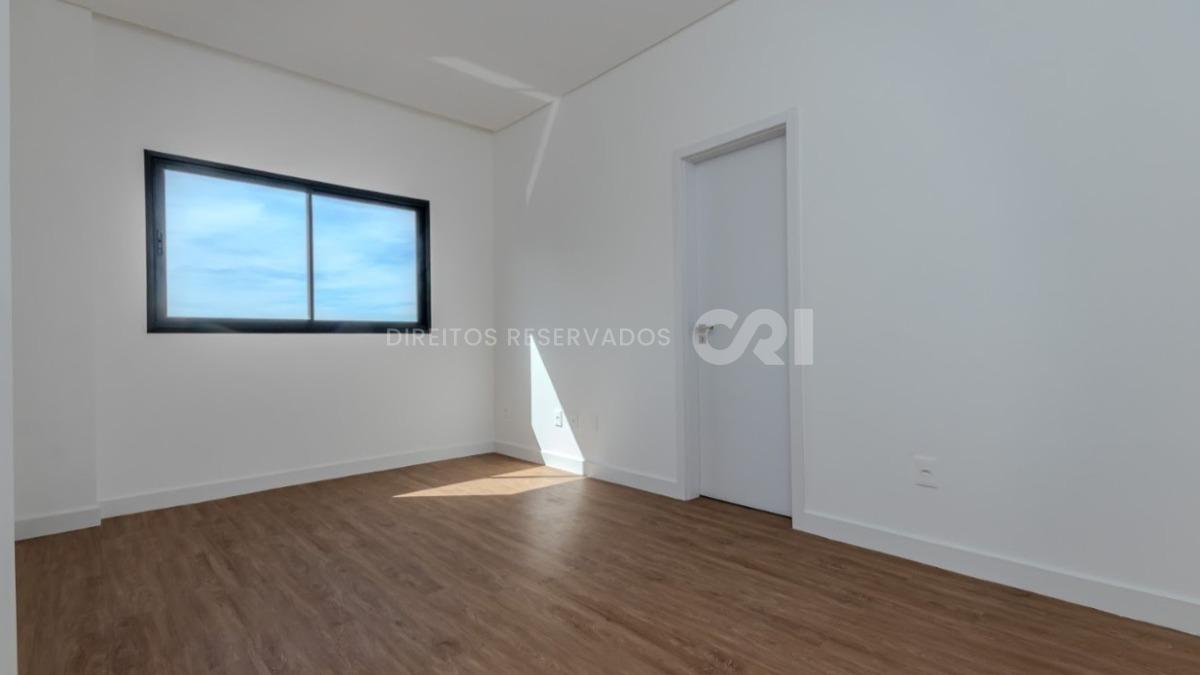 Apartamento com 3 suítes no Edifício Dom Lucca em Perequê, Porto Belo