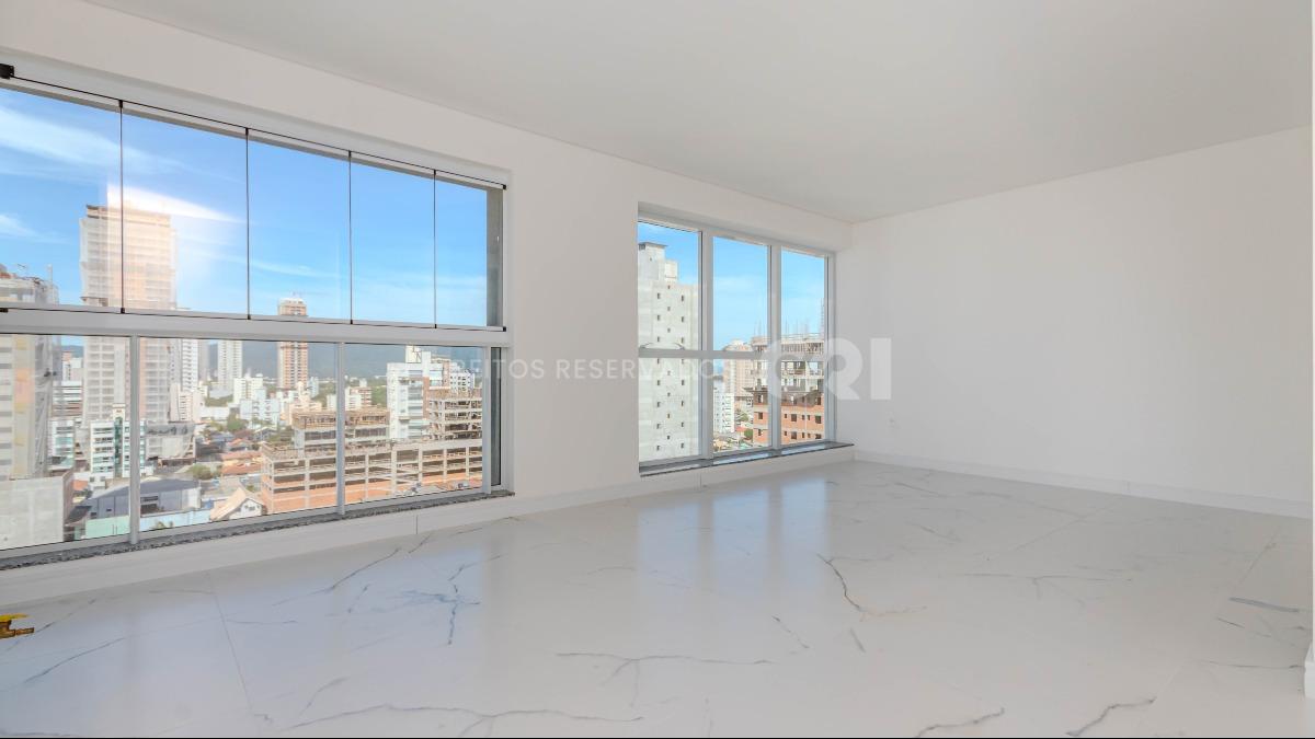 Apartamento com 3 suítes no Edifício Ilhas Maurício na Meia Praia em Itapema