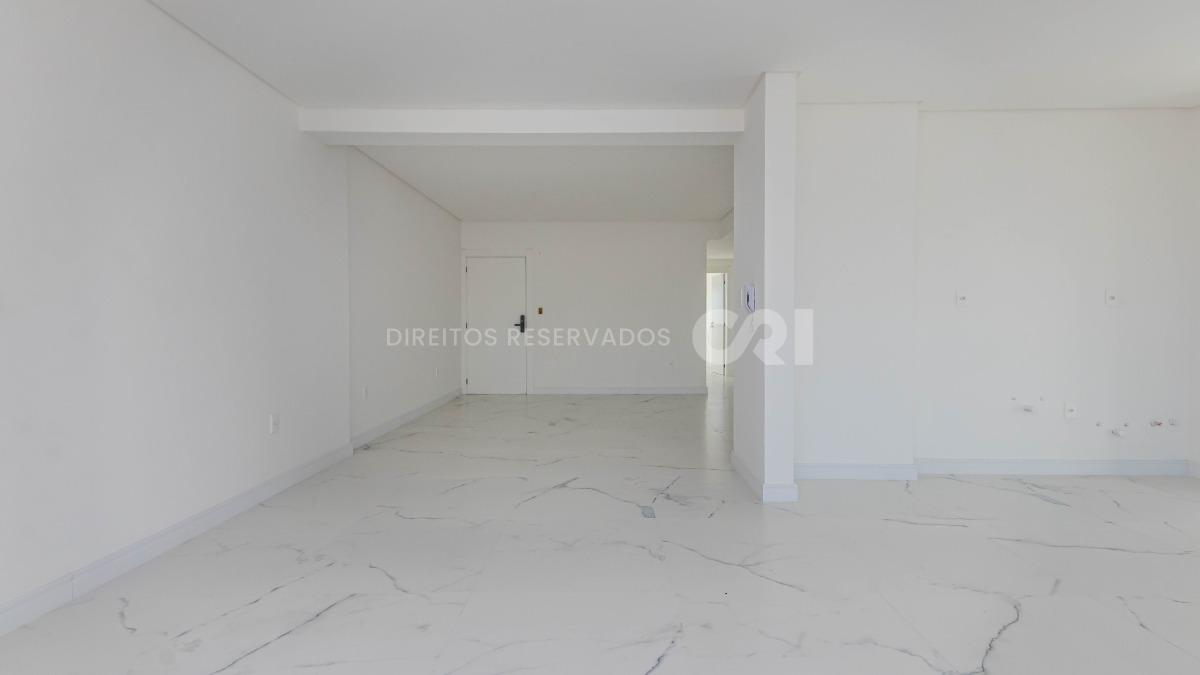 Apartamento com 3 suítes no Edifício Ilhas Maurício na Meia Praia em Itapema