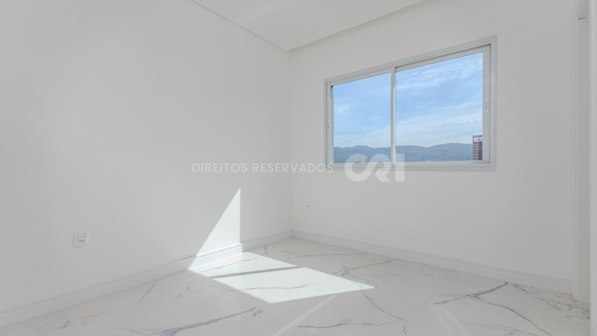 Apartamento com 3 suítes no Edifício Ilhas Maurício na Meia Praia em Itapema