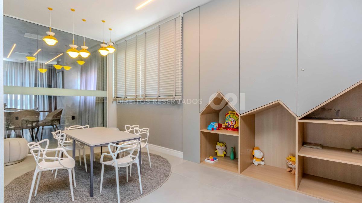 Apartamento com 3 suítes no Edifício Ilhas Maurício na Meia Praia em Itapema