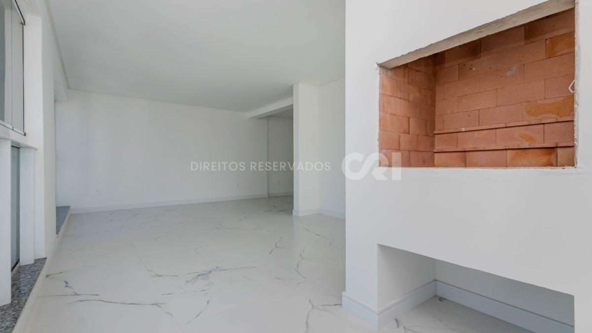 Apartamento com 3 suítes no Edifício Ilhas Maurício na Meia Praia em Itapema