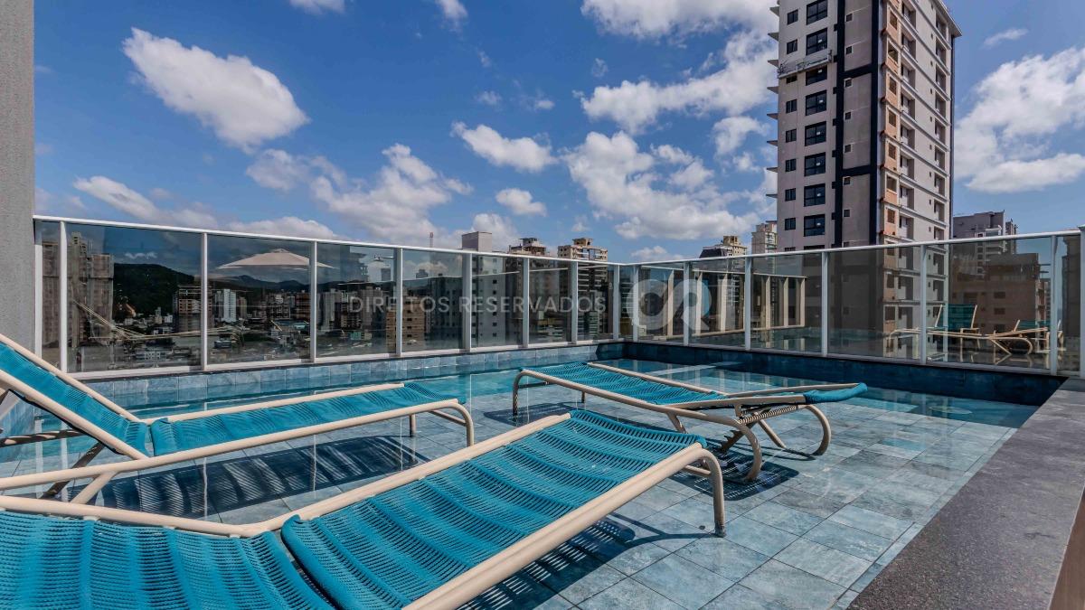 Apartamento com 3 suítes no Edifício Ilhas Maurício na Meia Praia em Itapema