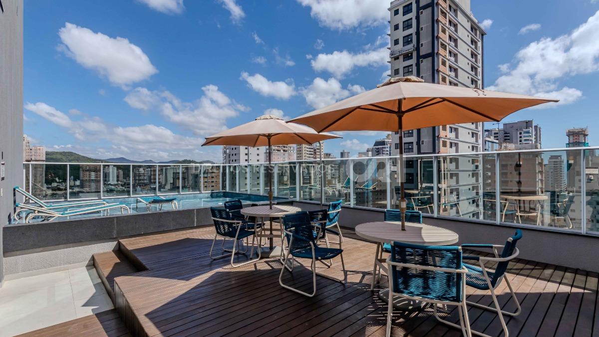 Apartamento com 3 suítes no Edifício Ilhas Maurício na Meia Praia em Itapema