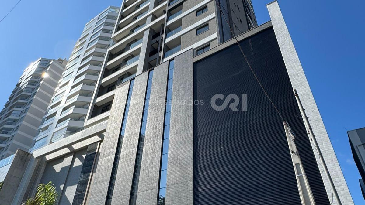 Apartamento com 2 dormitórios no edifício Manu Bay na Praia Brava em Itajaí