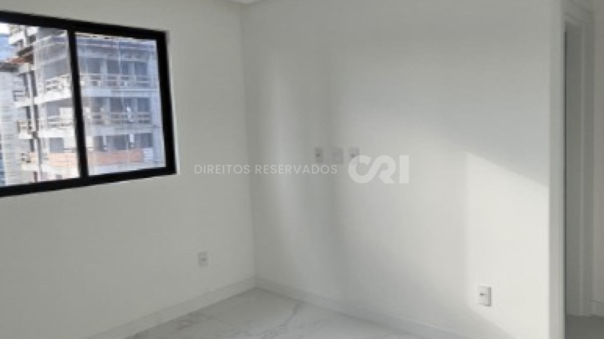 Apartamento com 2 suítes no Edifício Cartago em Meia Praia Itapema