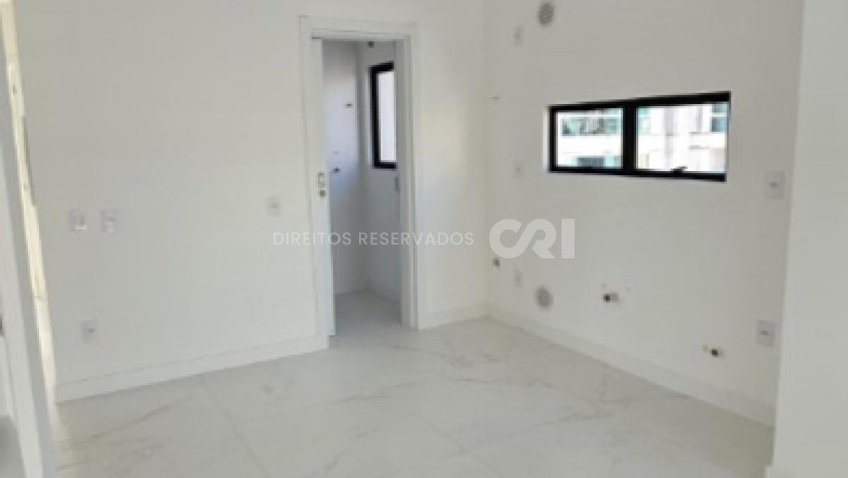Apartamento com 2 suítes no Edifício Cartago em Meia Praia Itapema