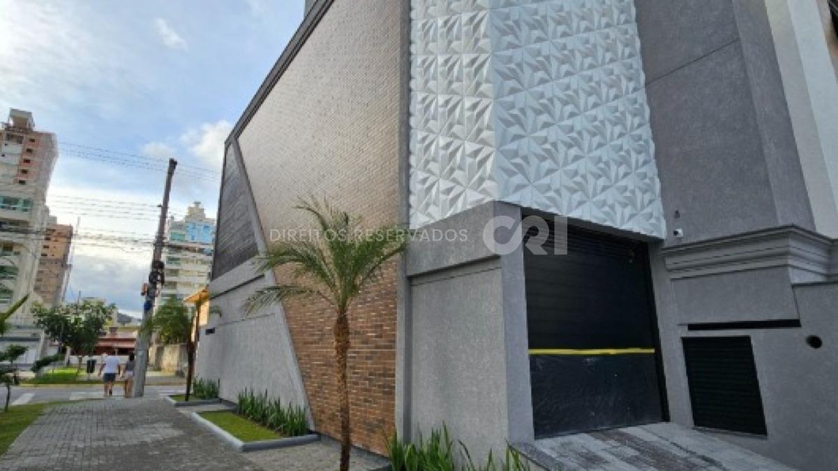Apartamento com 2 suítes no Edifício Cartago em Meia Praia Itapema