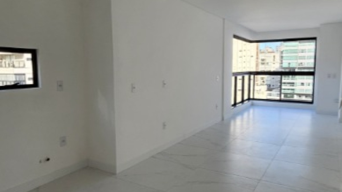 Apartamento com 2 suítes no Edifício Cartago em Meia Praia Itapema