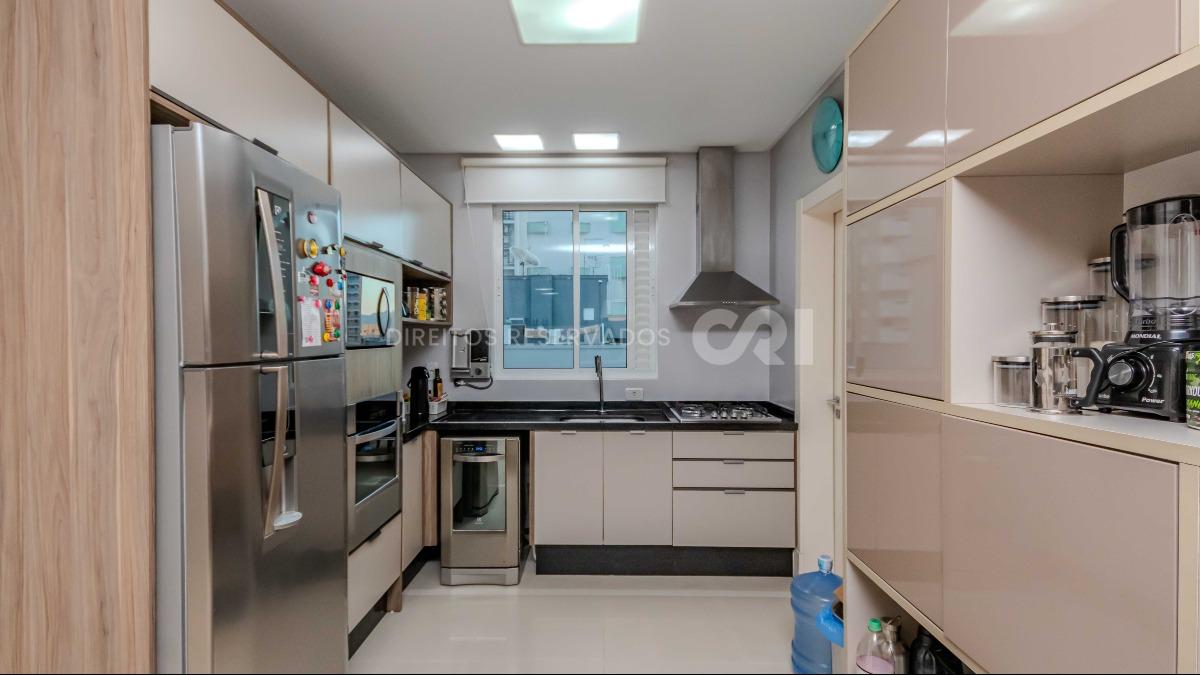 Apartamento com 3 suítes no Edifício Cartagena no Centro em Balneário Camboriú
