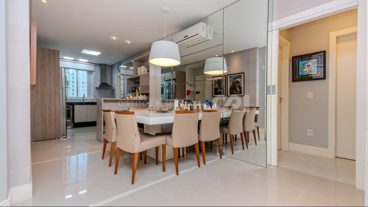 Apartamento com 3 suítes no Edifício Cartagena no Centro em Balneário Camboriú