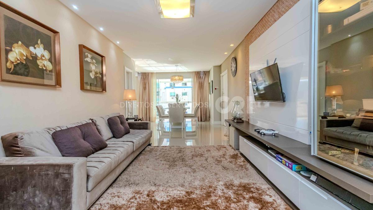 Apartamento com 3 suítes no Residencial Isabela em Meia Praia, Itapema