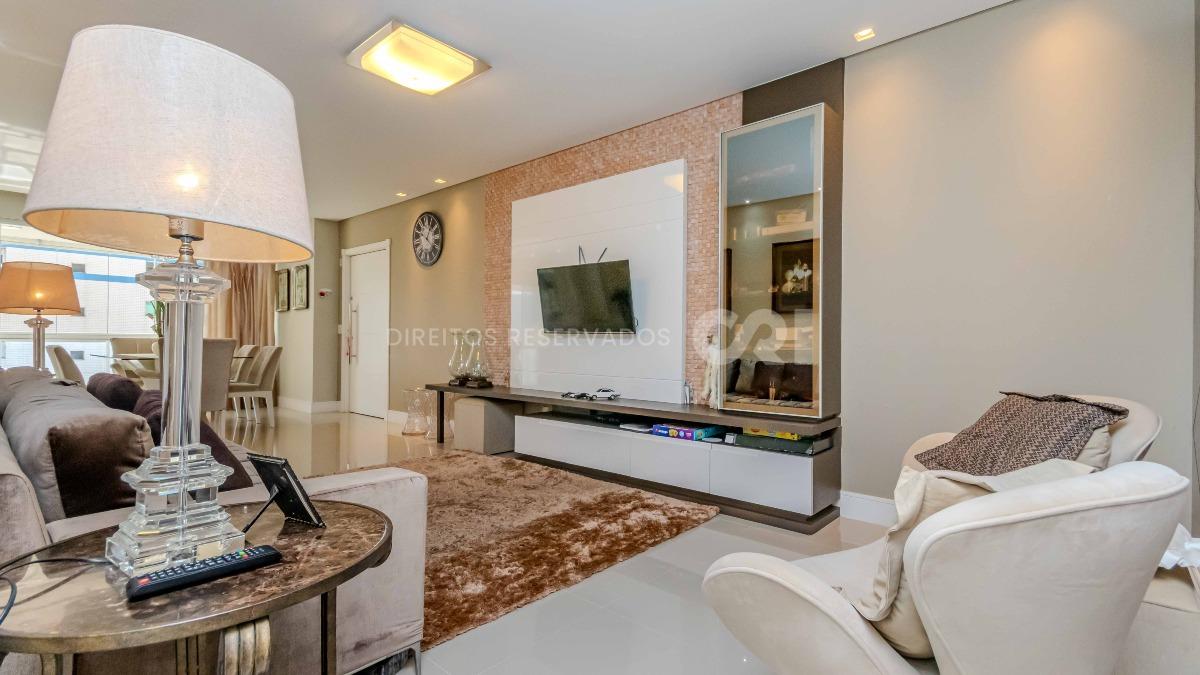 Apartamento com 3 suítes no Residencial Isabela em Meia Praia, Itapema