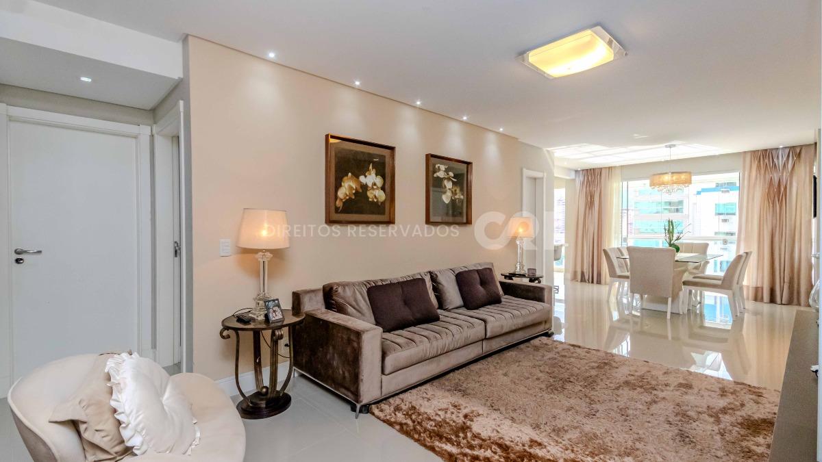 Apartamento com 3 suítes no Residencial Isabela em Meia Praia, Itapema