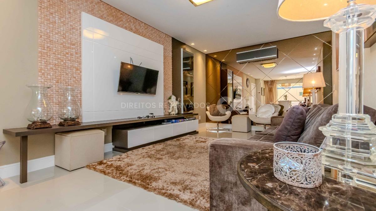 Apartamento com 3 suítes no Residencial Isabela em Meia Praia, Itapema