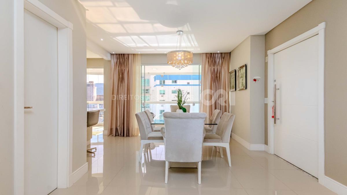 Apartamento com 3 suítes no Residencial Isabela em Meia Praia, Itapema