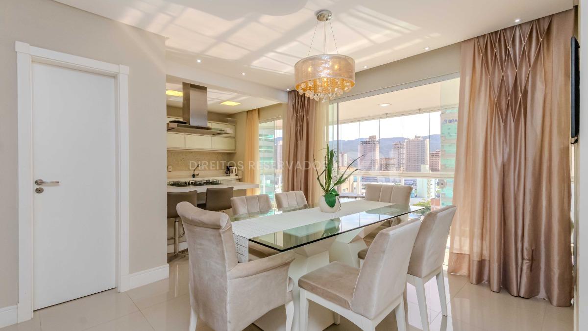 Apartamento com 3 suítes no Residencial Isabela em Meia Praia, Itapema