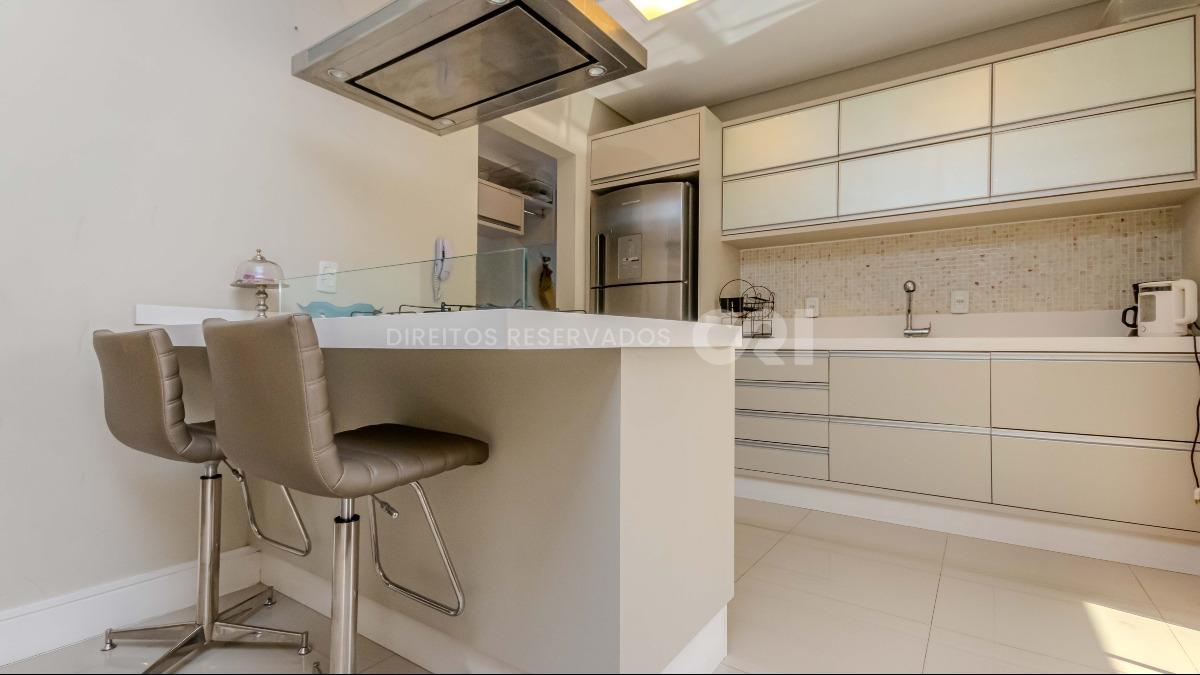 Apartamento com 3 suítes no Residencial Isabela em Meia Praia, Itapema