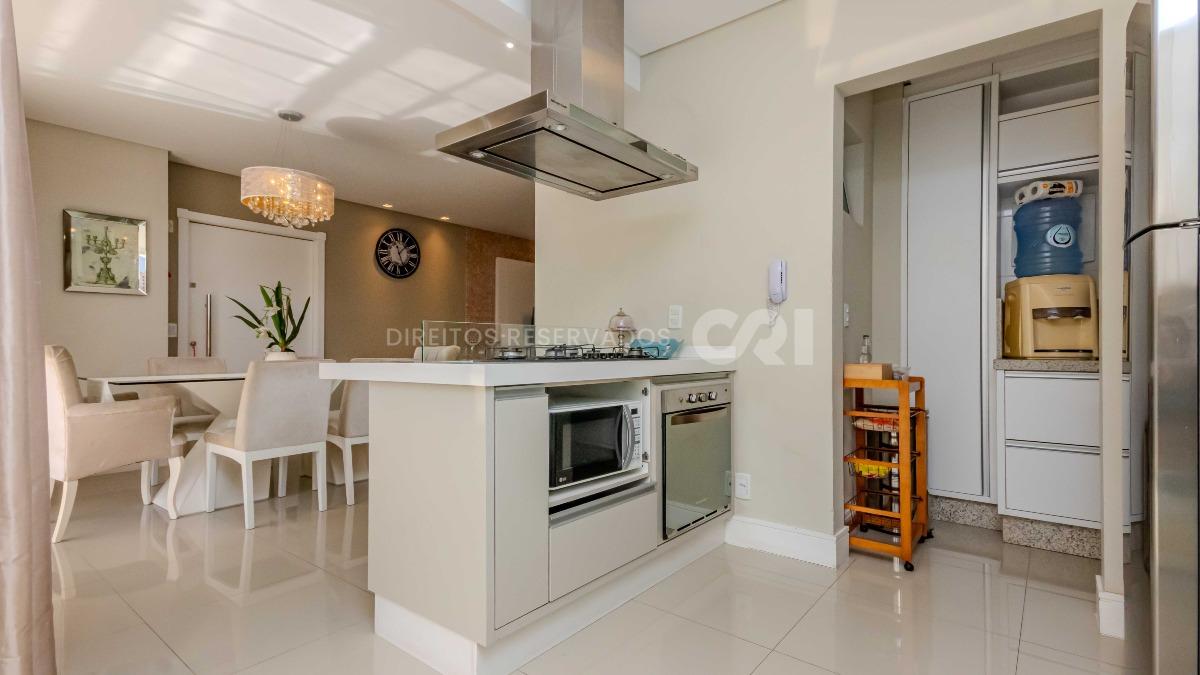 Apartamento com 3 suítes no Residencial Isabela em Meia Praia, Itapema