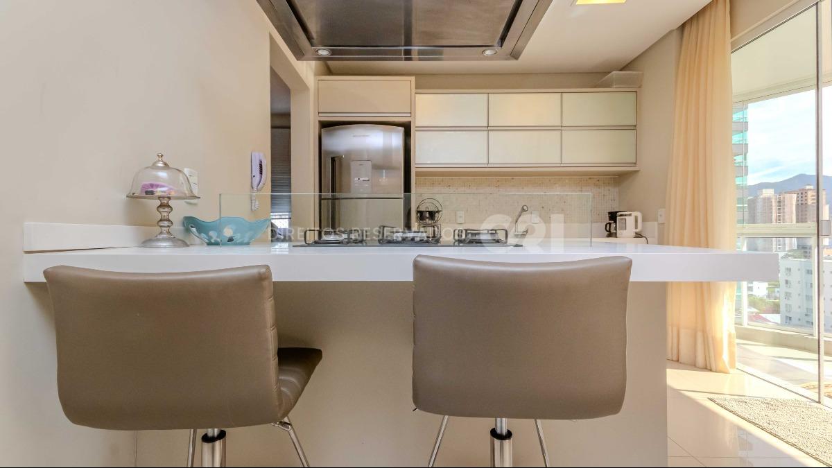 Apartamento com 3 suítes no Residencial Isabela em Meia Praia, Itapema