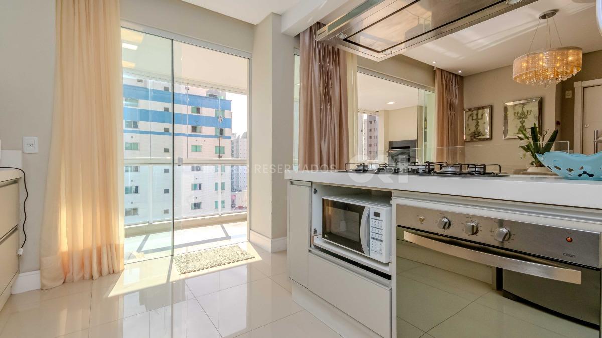 Apartamento com 3 suítes no Residencial Isabela em Meia Praia, Itapema