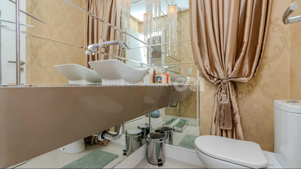 Apartamento com 3 suítes no Residencial Isabela em Meia Praia, Itapema