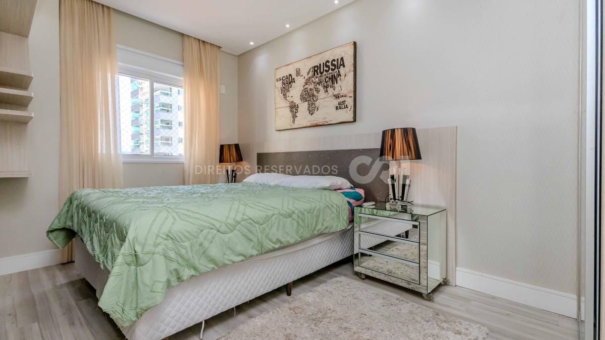 Apartamento com 3 suítes no Residencial Isabela em Meia Praia, Itapema
